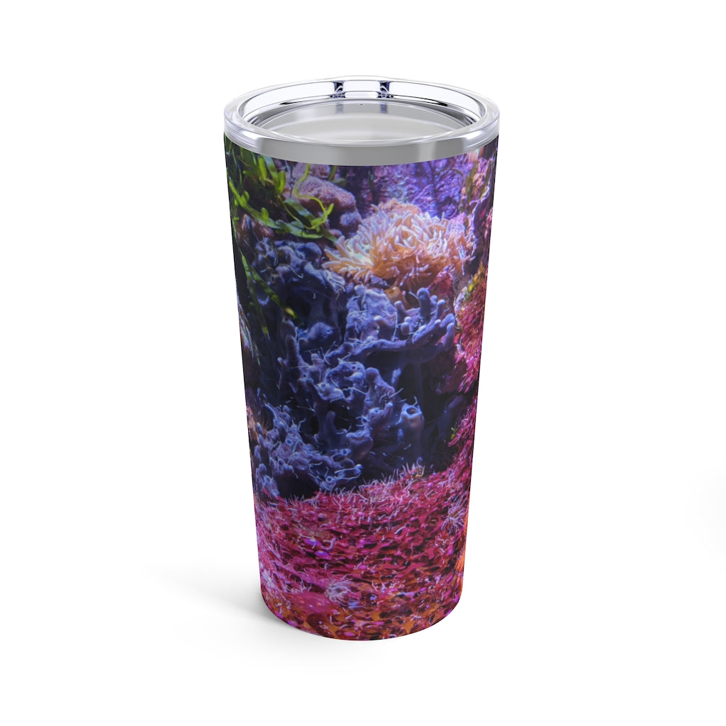 20oz stainless steel Aquarium Tumbler with a see-thru plastic lid, showcasing a sleek design and rounded corners.