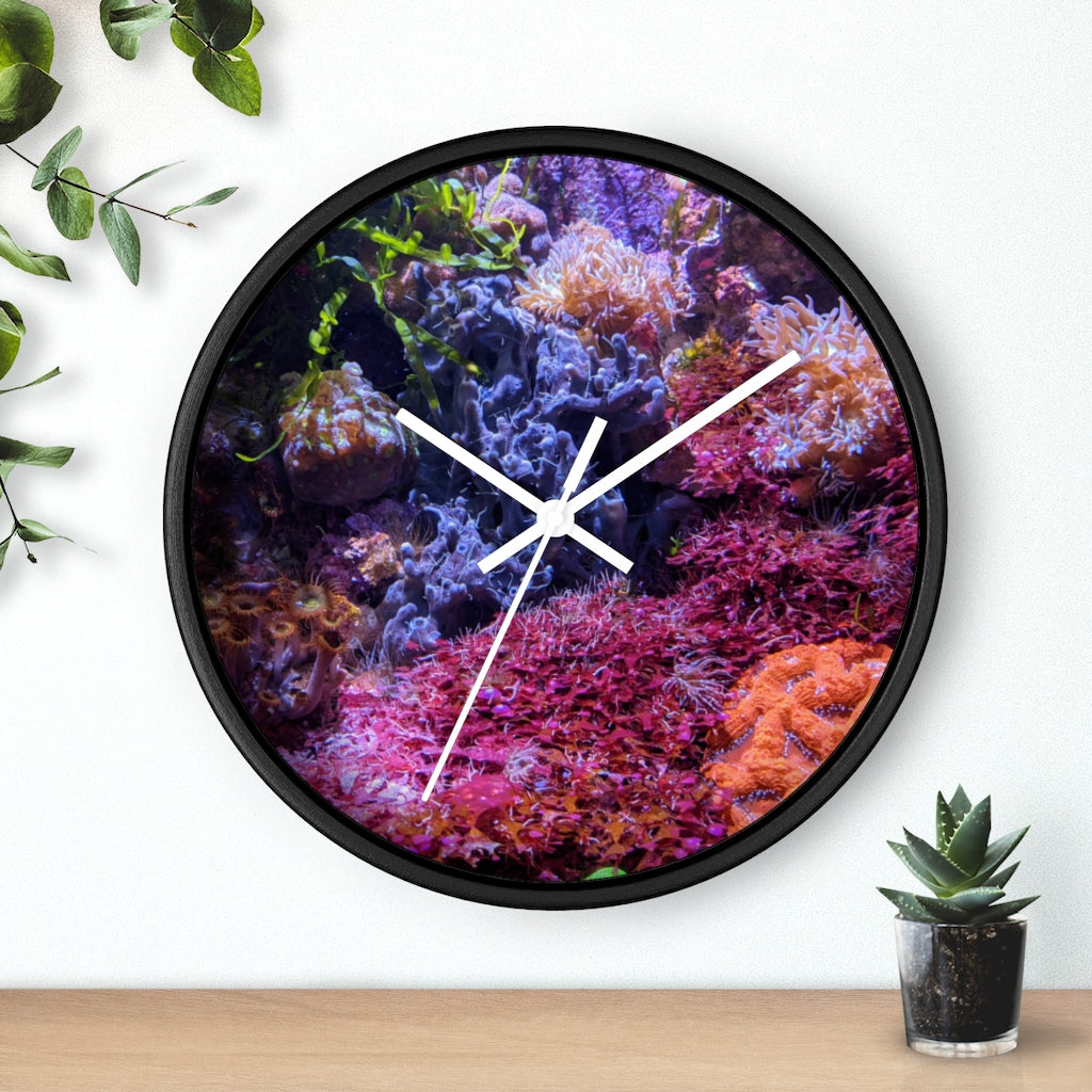 Aquarium Wall Clock featuring a wooden frame and plexiglass face, designed for indoor use with a silent mechanism.