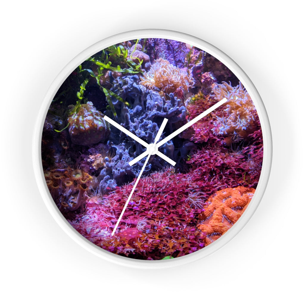 Aquarium Wall Clock featuring a wooden frame and plexiglass face, designed for indoor use with a silent mechanism.