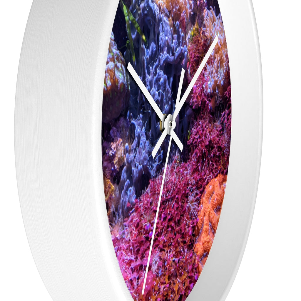 Aquarium Wall Clock featuring a wooden frame and plexiglass face, designed for indoor use with a silent mechanism.