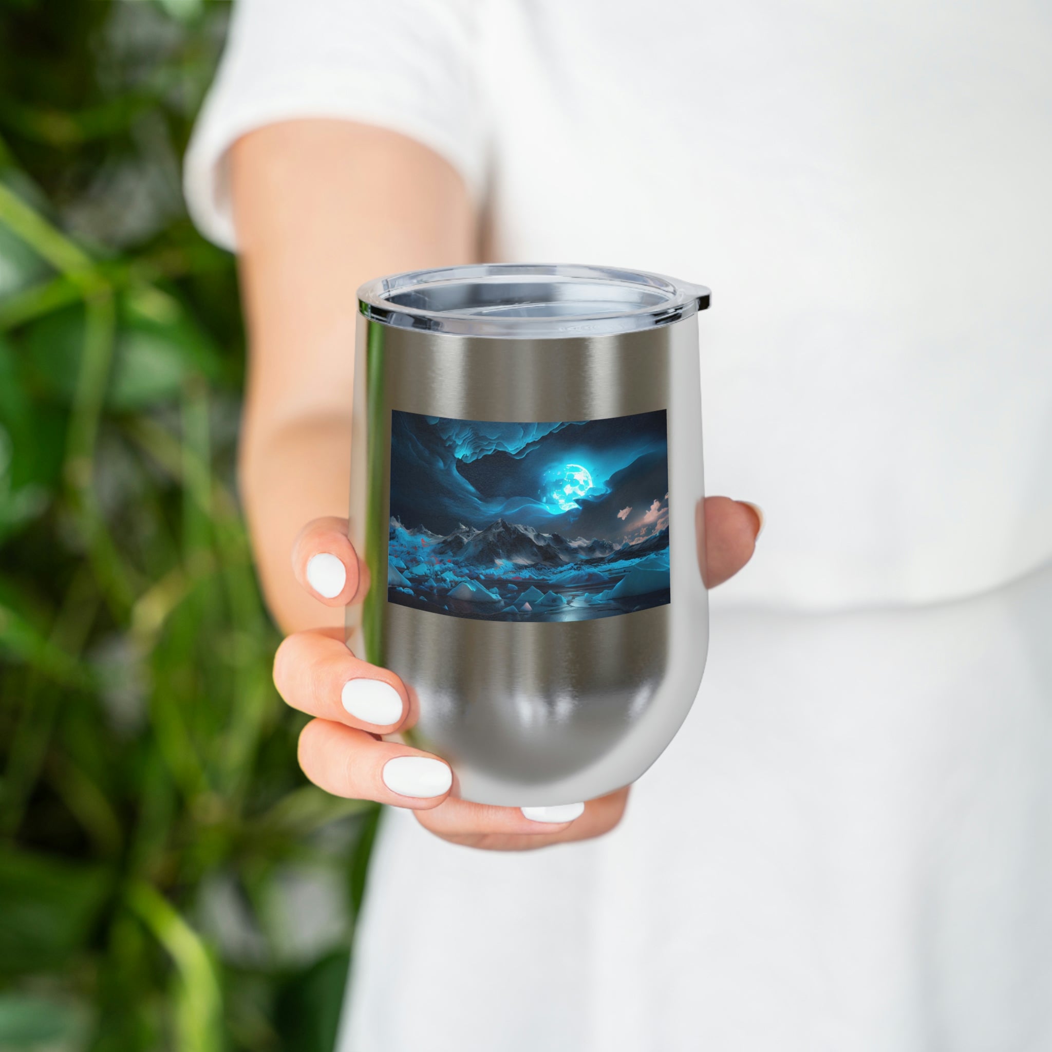 Arctic Wine Tumbler in stainless steel with a clear plastic lid, showcasing its sleek design and double insulation for hot and cold beverages.