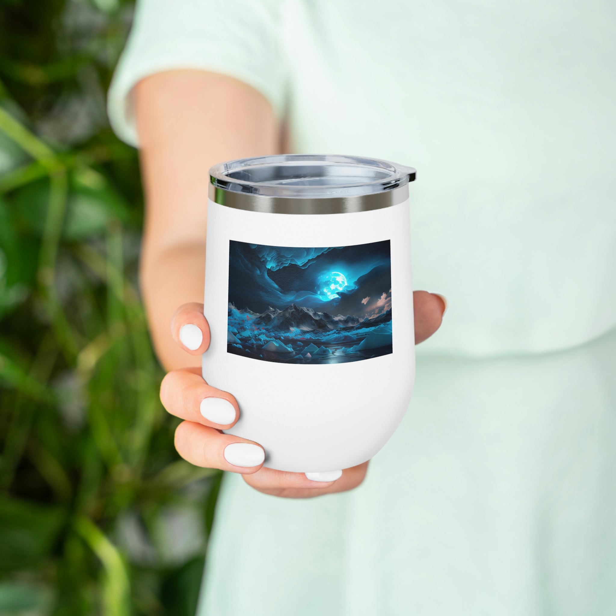 Arctic Wine Tumbler in stainless steel with a clear plastic lid, showcasing its stylish design and double insulation features.