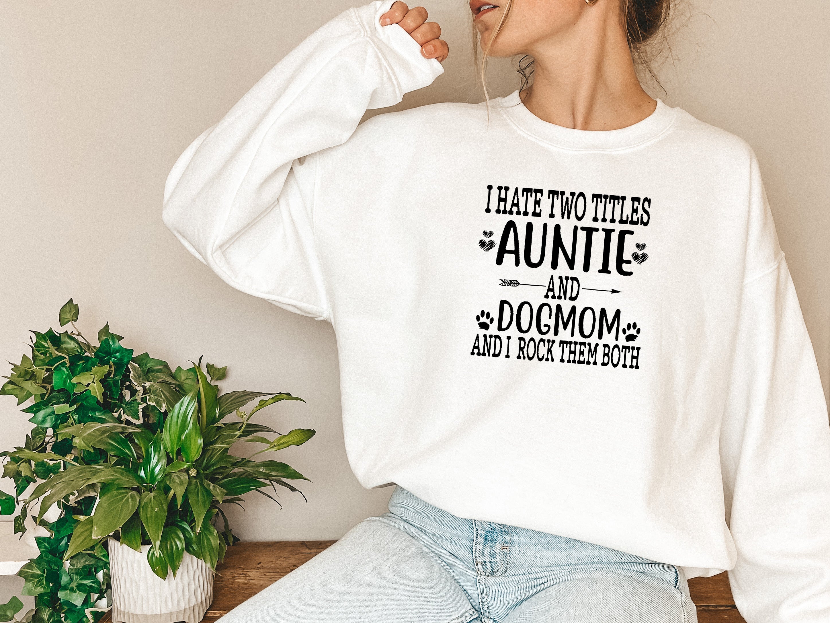 Auntie & Dogmom Sweat Shirt featuring a cozy fleece design, perfect for pet lovers.