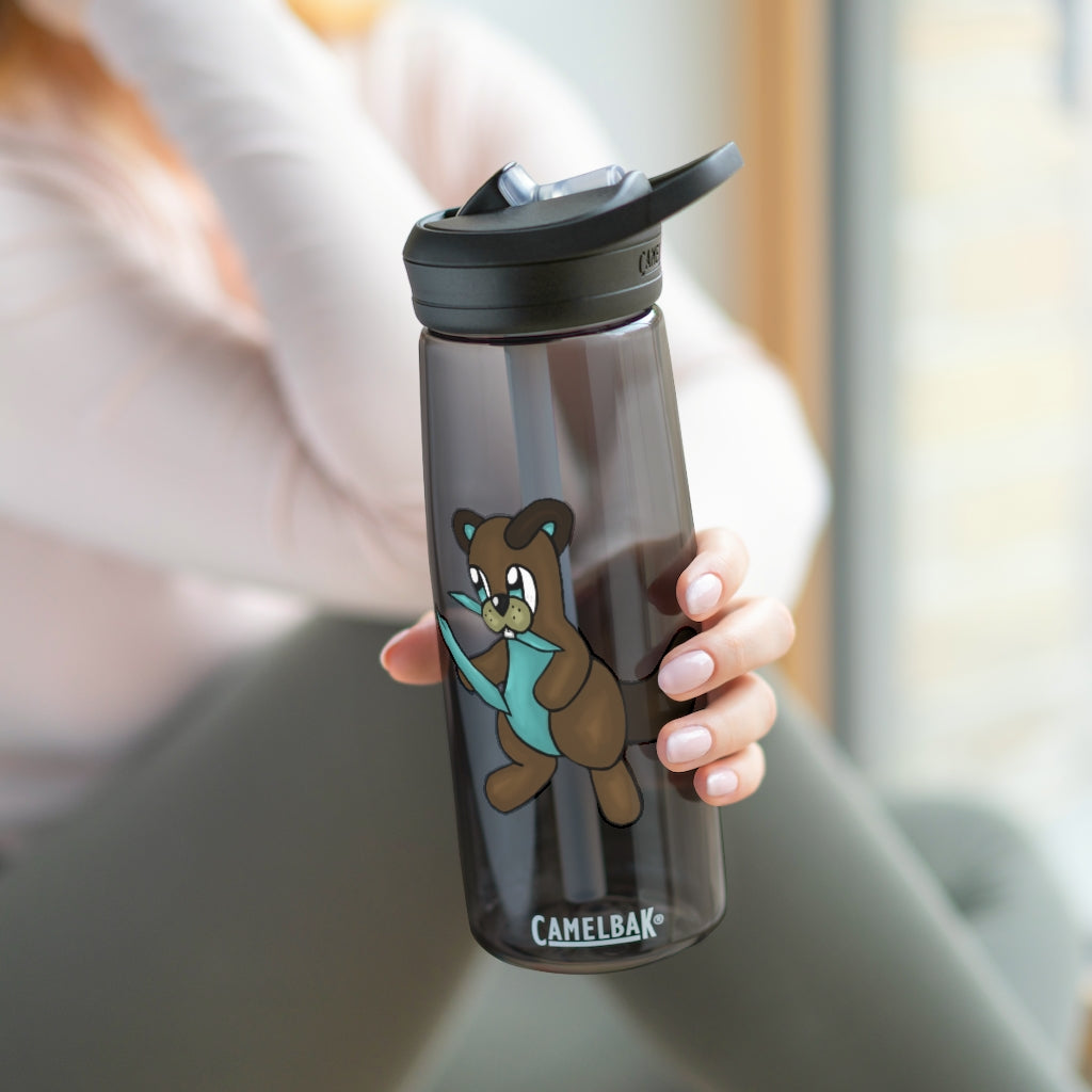 Beatrice CamelBak Eddy® Water Bottle in 20oz and 25oz sizes, showcasing its durable Tritan™ material and spill-proof biting valve.