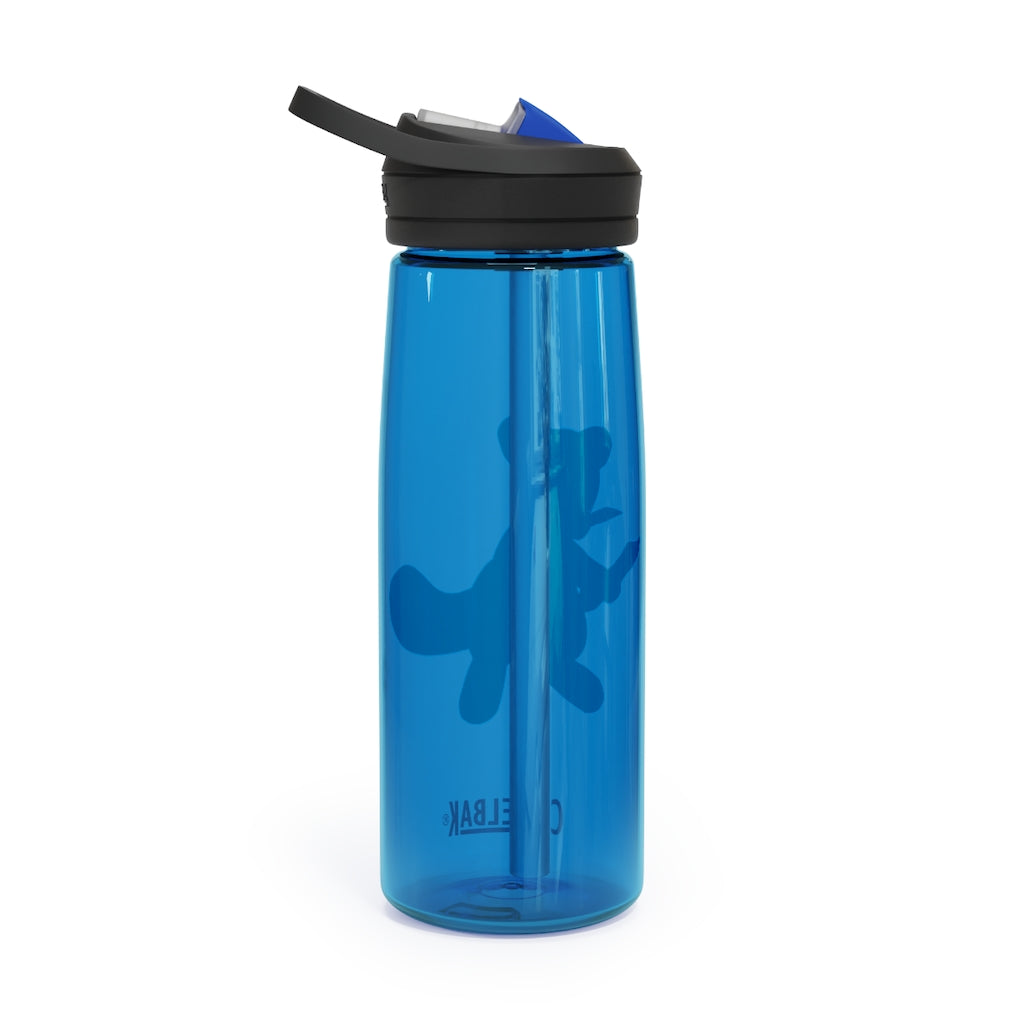 Beatrice CamelBak Eddy® Water Bottle in 20oz and 25oz sizes, showcasing its durable Tritan™ material and spill-proof biting valve.