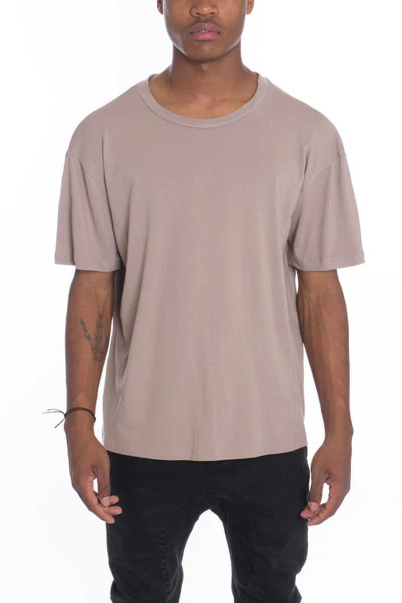 Carlton Pique Tee in a regular fit, showcasing breathable pique fabric, perfect for casual wear.