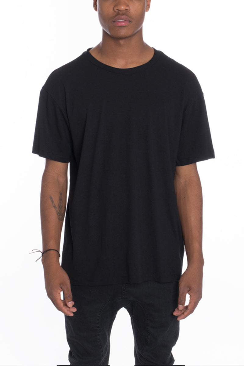 Carlton Pique Tee in a regular fit, showcasing breathable pique fabric, perfect for casual wear.