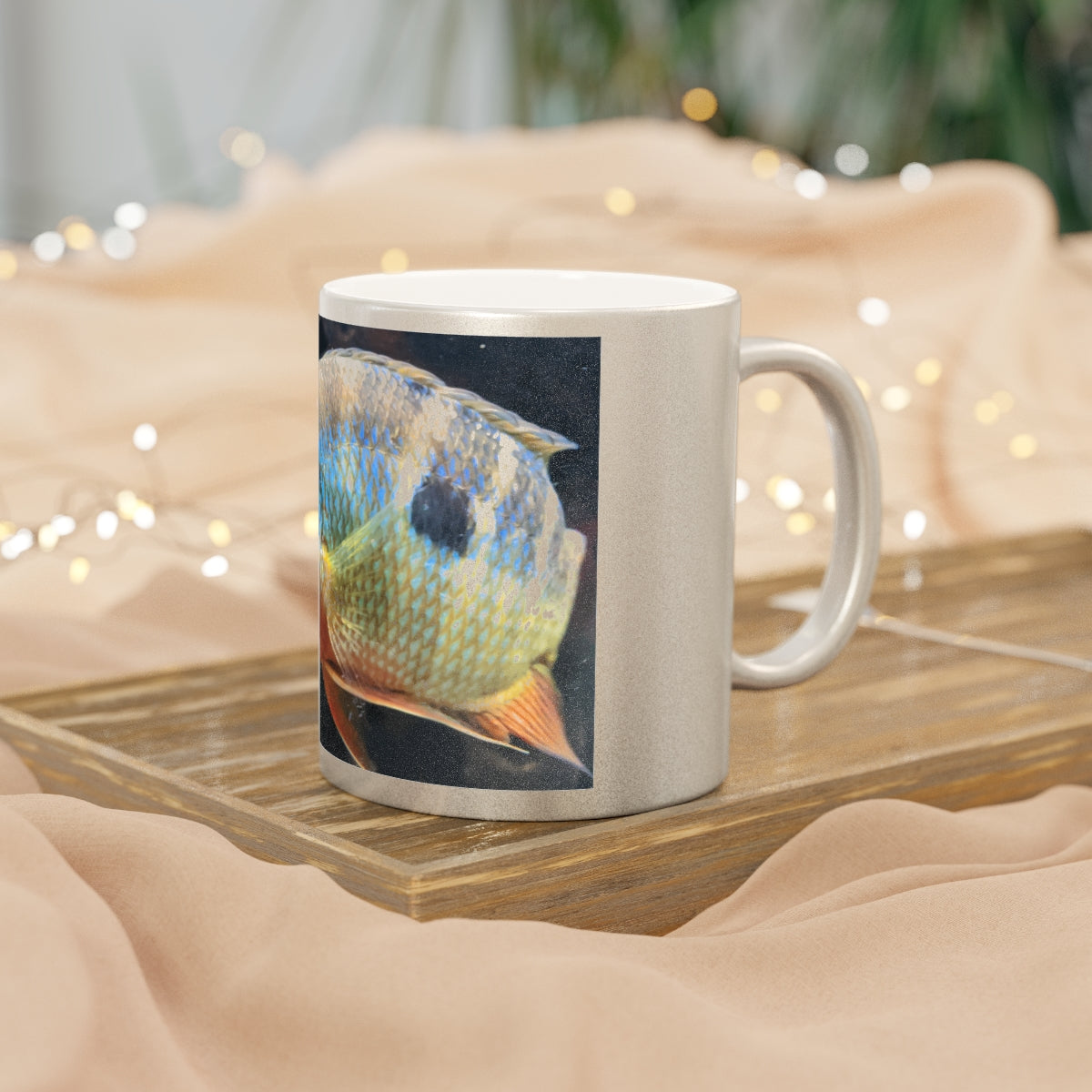 Chicago Skyline Metallic Mug in Silver and Gold, showcasing a personalized design with a C-handle.