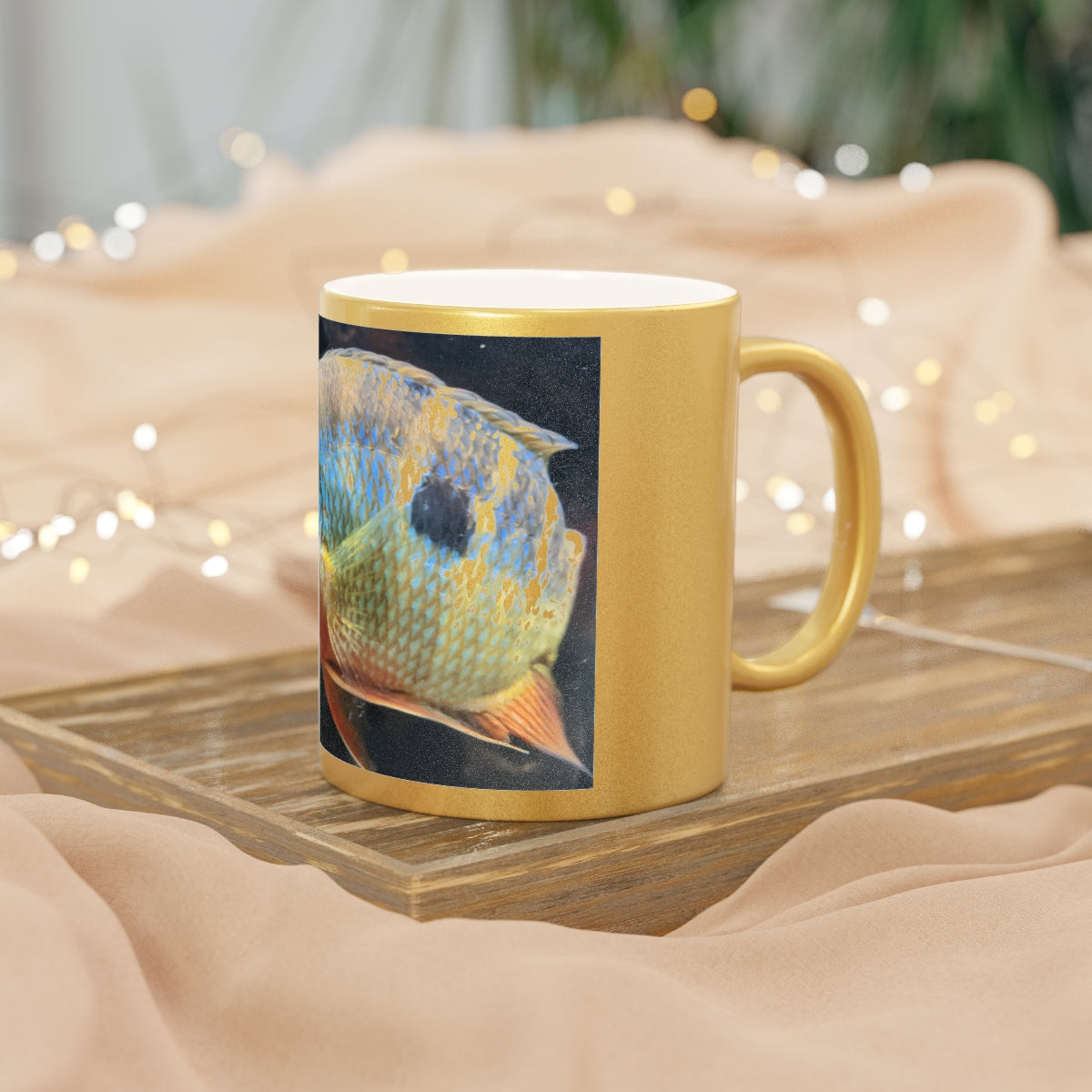 Chicago Skyline Metallic Mug in Silver and Gold, showcasing a personalized design with a C-handle.