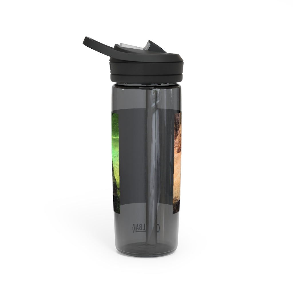 Crocodile CamelBak Eddy® Water Bottle in 20oz and 25oz sizes, showcasing its durable Tritan™ material and spill-proof design.