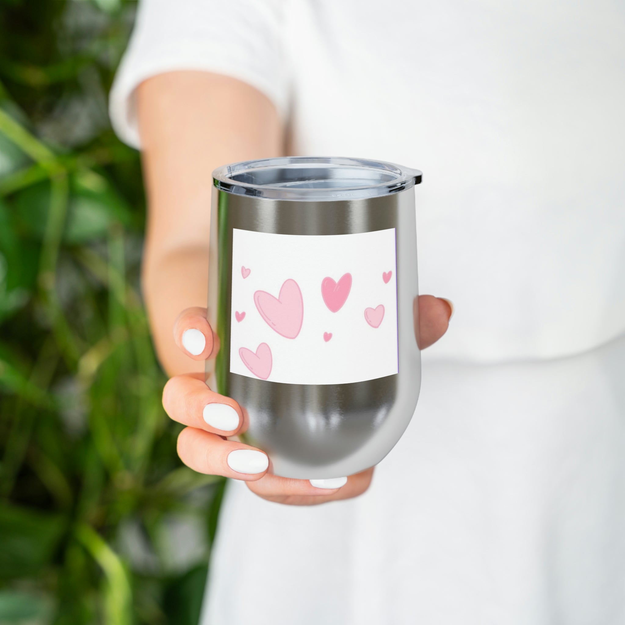 Hearts Wine Tumbler with a stylish design, double insulated, featuring a clear plastic lid for easy sipping.