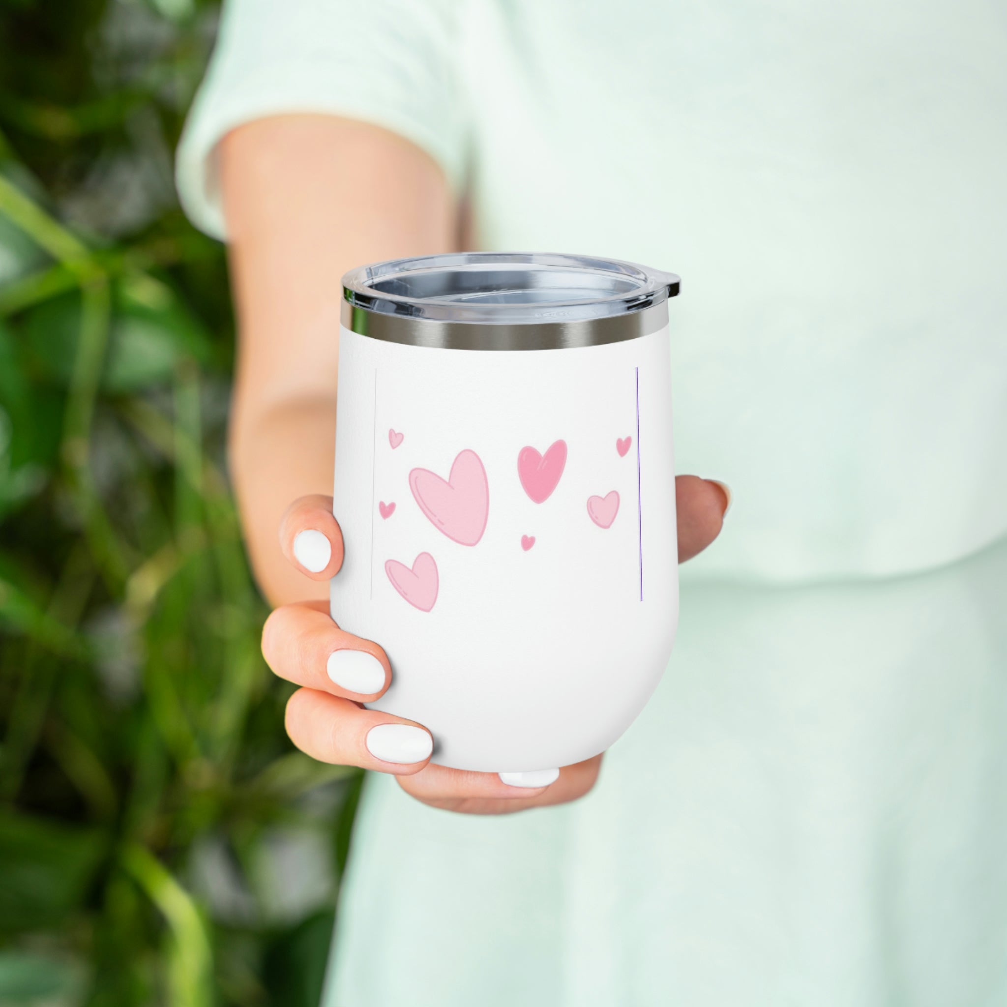 Hearts Wine Tumbler with a stylish design, double insulated, featuring a clear plastic lid for easy sipping.