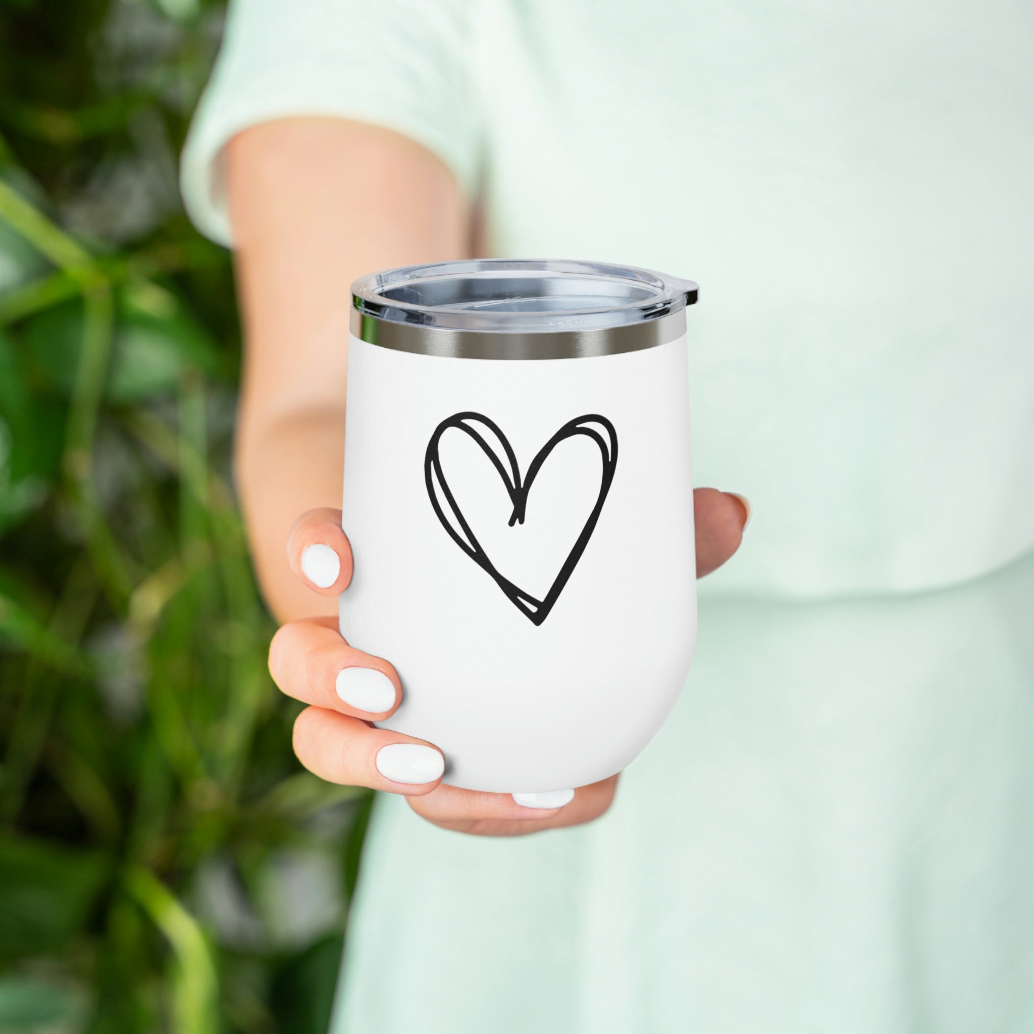 Hearts Wine Tumbler with double insulation and clear lid, showcasing heart design.