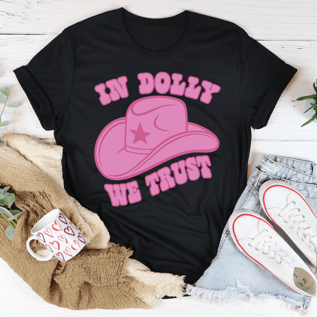 In Dolly We Trust T-Shirt made of soft ring-spun cotton with double stitching, featuring a stylish slogan design.