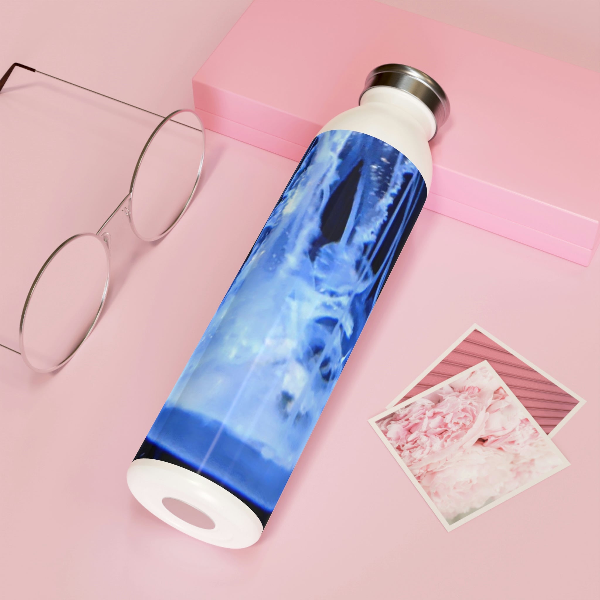 Jellyfish Slim Water Bottle with customizable matte finish and stylish lid, showcasing its sleek design and 20oz capacity.