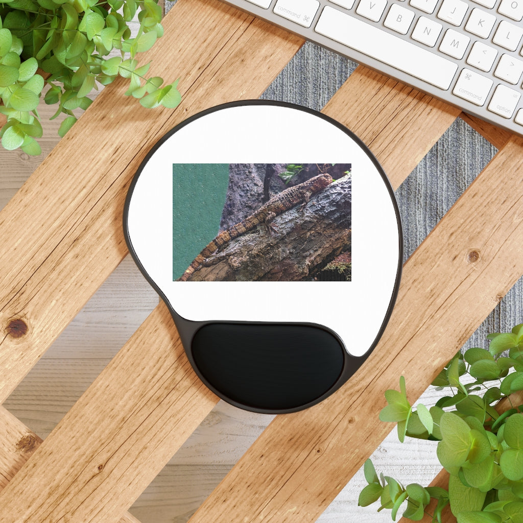 Lizard Mouse Pad with ergonomic Memory Foam wrist rest, featuring a custom-printed neoprene insert and a foot-shaped black plastic base.