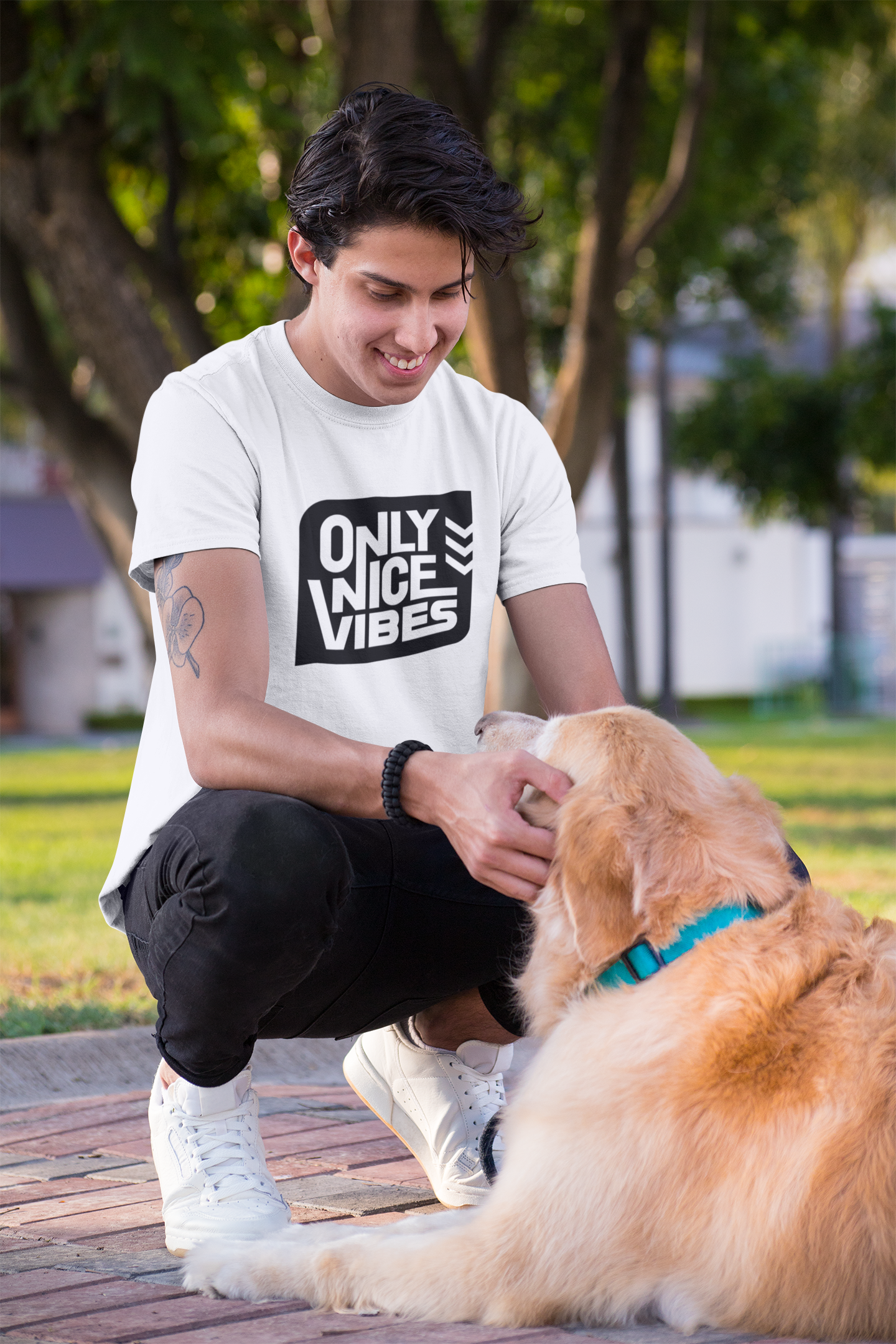 A classic unisex t-shirt in a stylish design, made from durable cotton with rolled-forward shoulders and fitted sleeves.