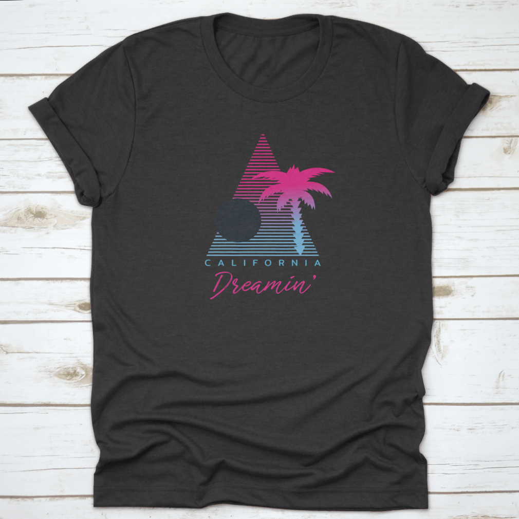 Retro California Dreamin' logo art shirt featuring palm trees, perfect for summer beach outings.