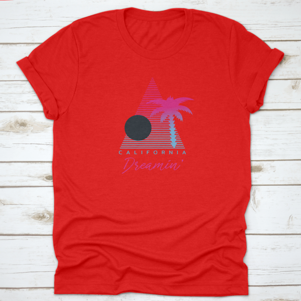 Retro California Dreamin' logo art shirt featuring palm trees, perfect for summer beach outings.