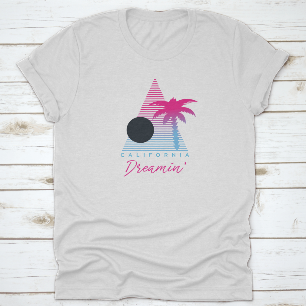 Retro California Dreamin' logo art shirt featuring palm trees, perfect for summer beach outings.