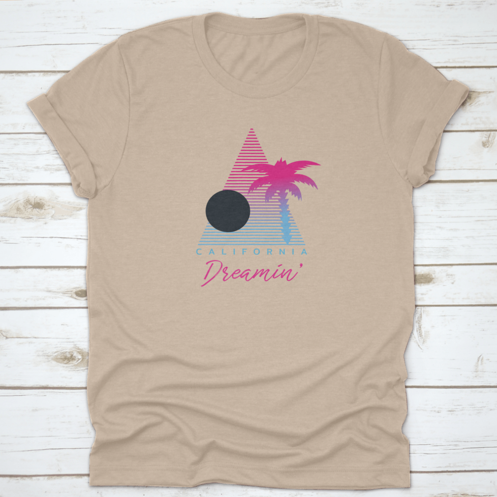 Retro California Dreamin' logo art shirt featuring palm trees, perfect for summer beach outings.