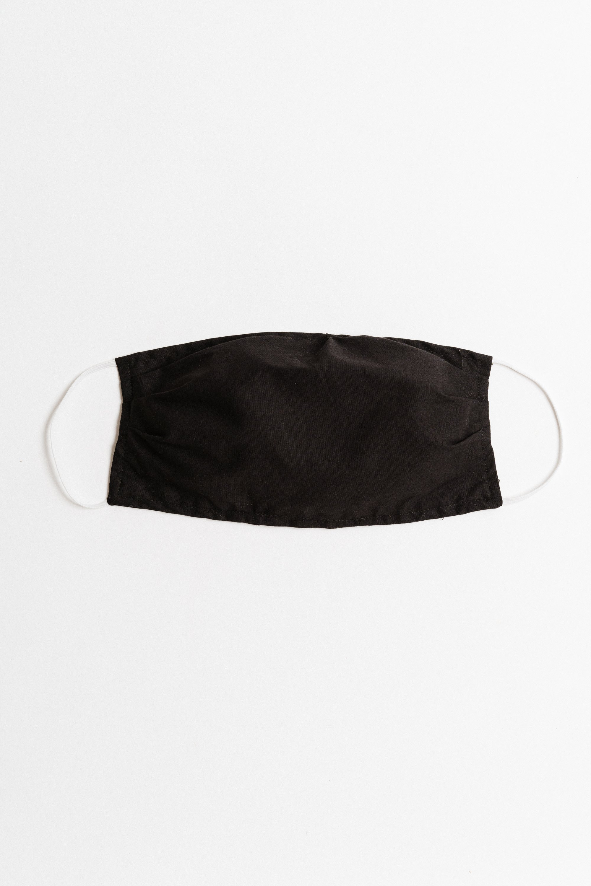 Black large face mask made of breathable cotton with pleats for comfort and a pocket for filters, suitable for everyday use.