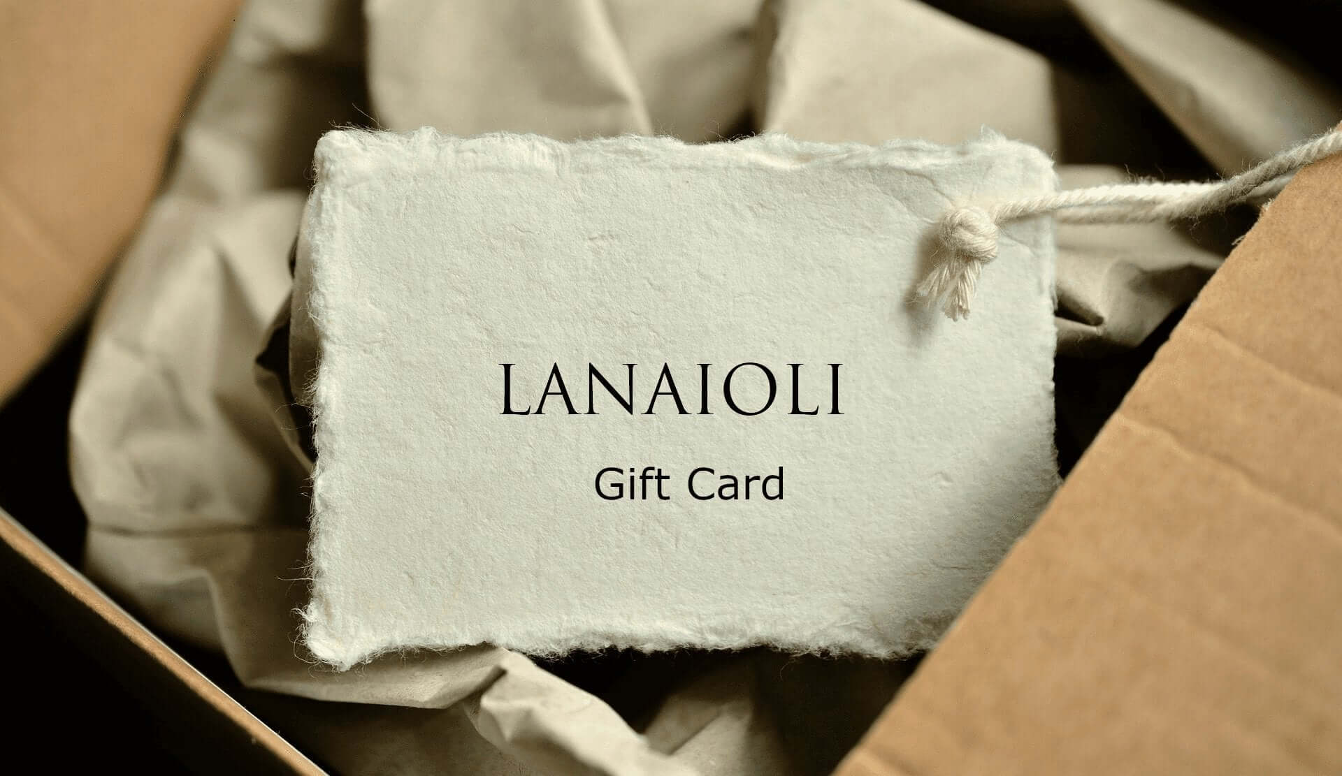 Carta Regalo Lanaioli, un buono regalo elegante per moda italiana, con design raffinato e dettagli di alta qualità.