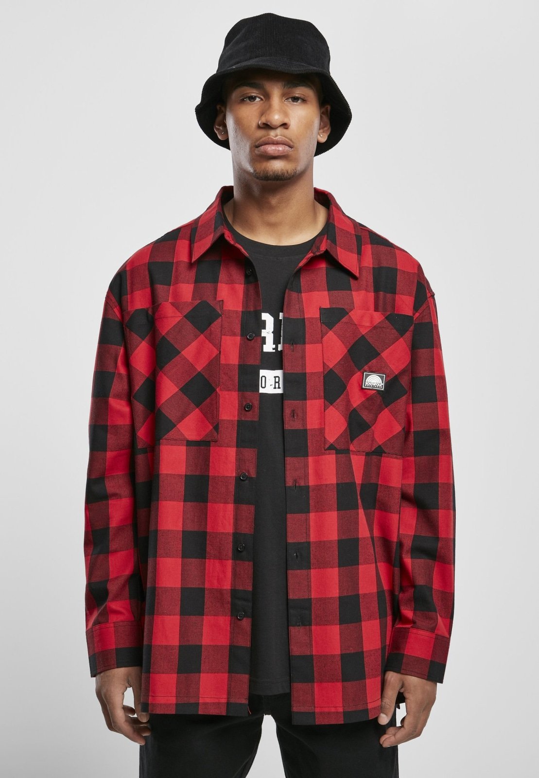 Men's oversized check flannel shirt in cotton with two chest pockets and button placket.