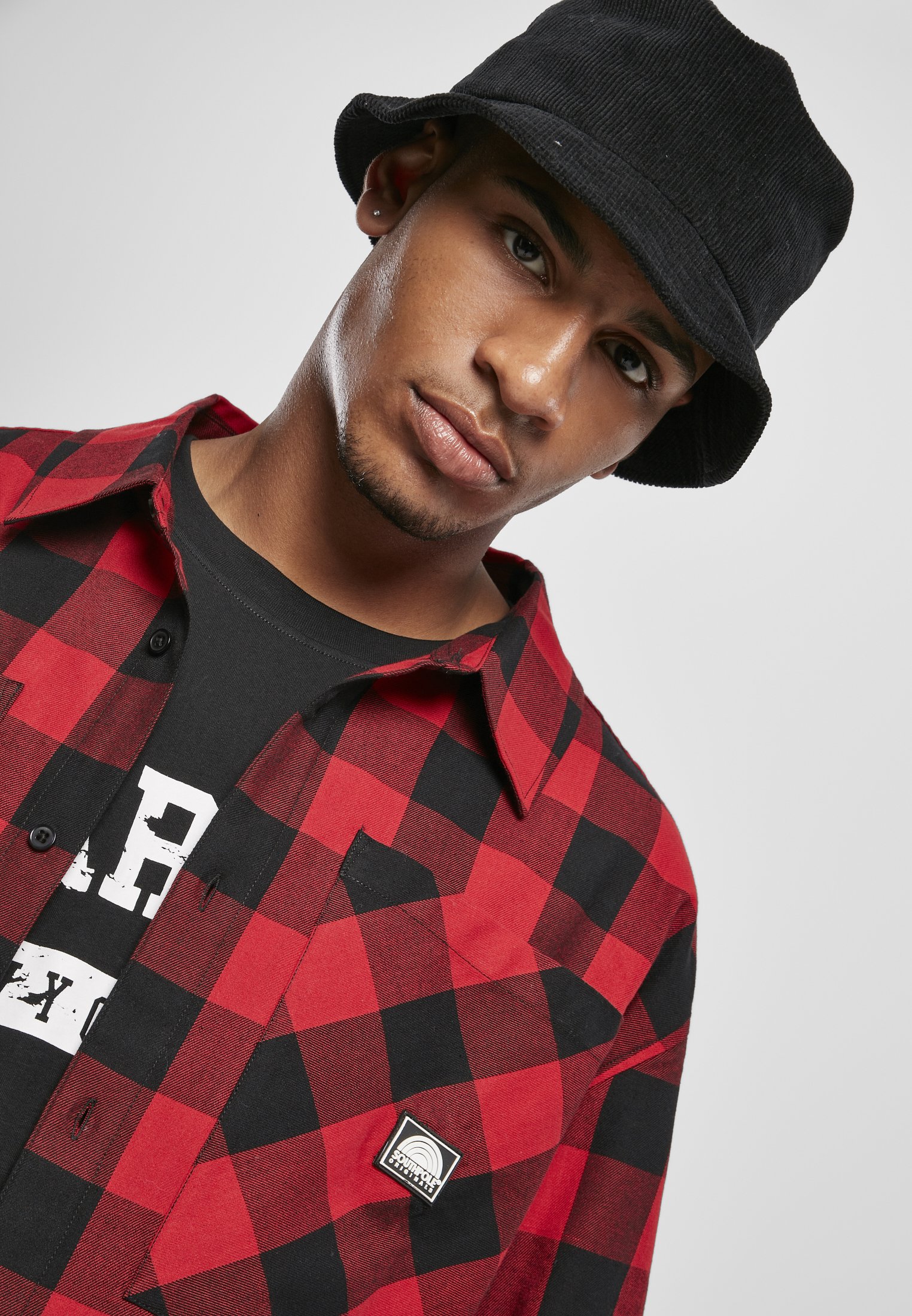 Men's oversized check flannel shirt in cotton with two chest pockets and button placket.