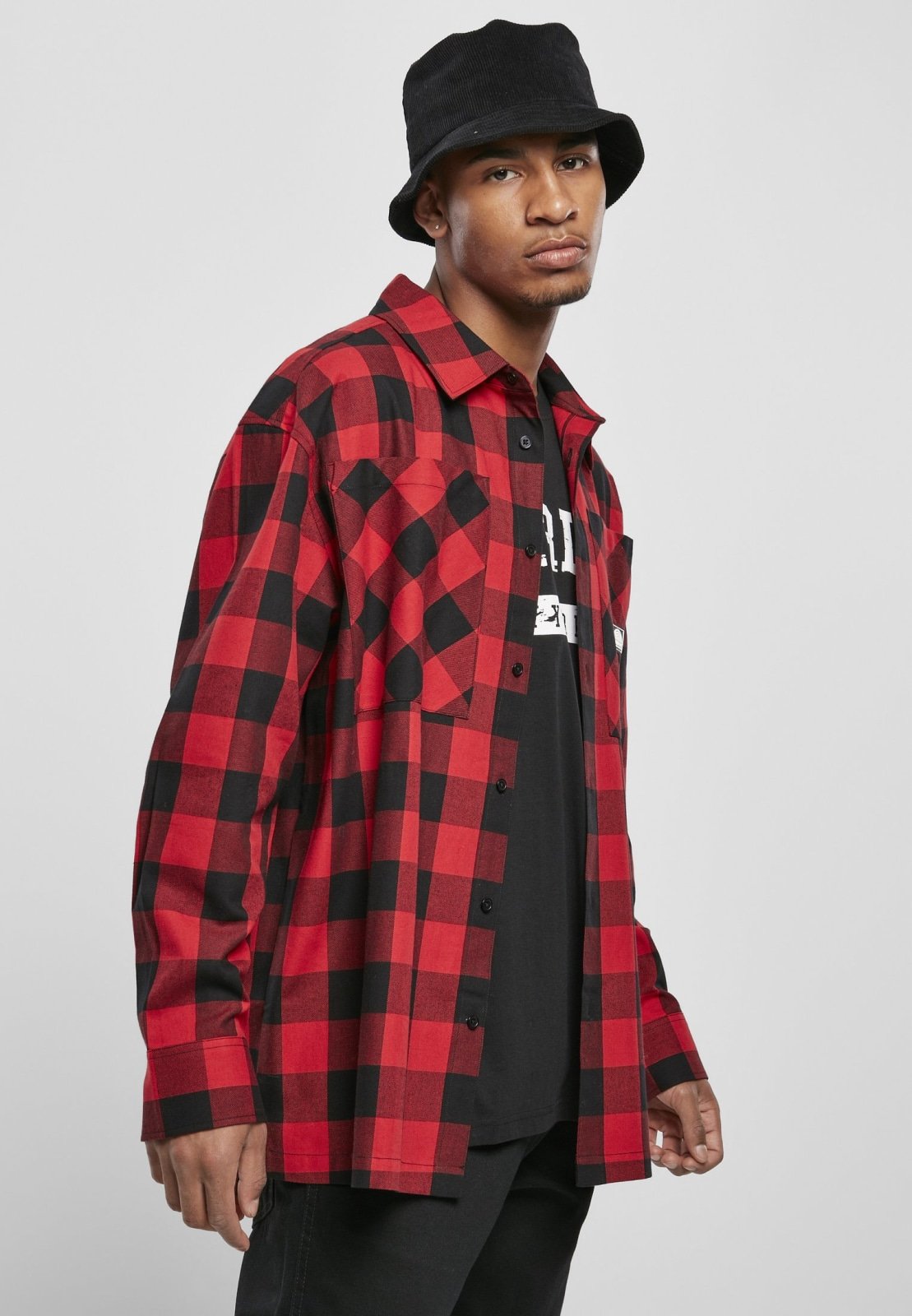 Men's oversized check flannel shirt in cotton with two chest pockets and button placket.