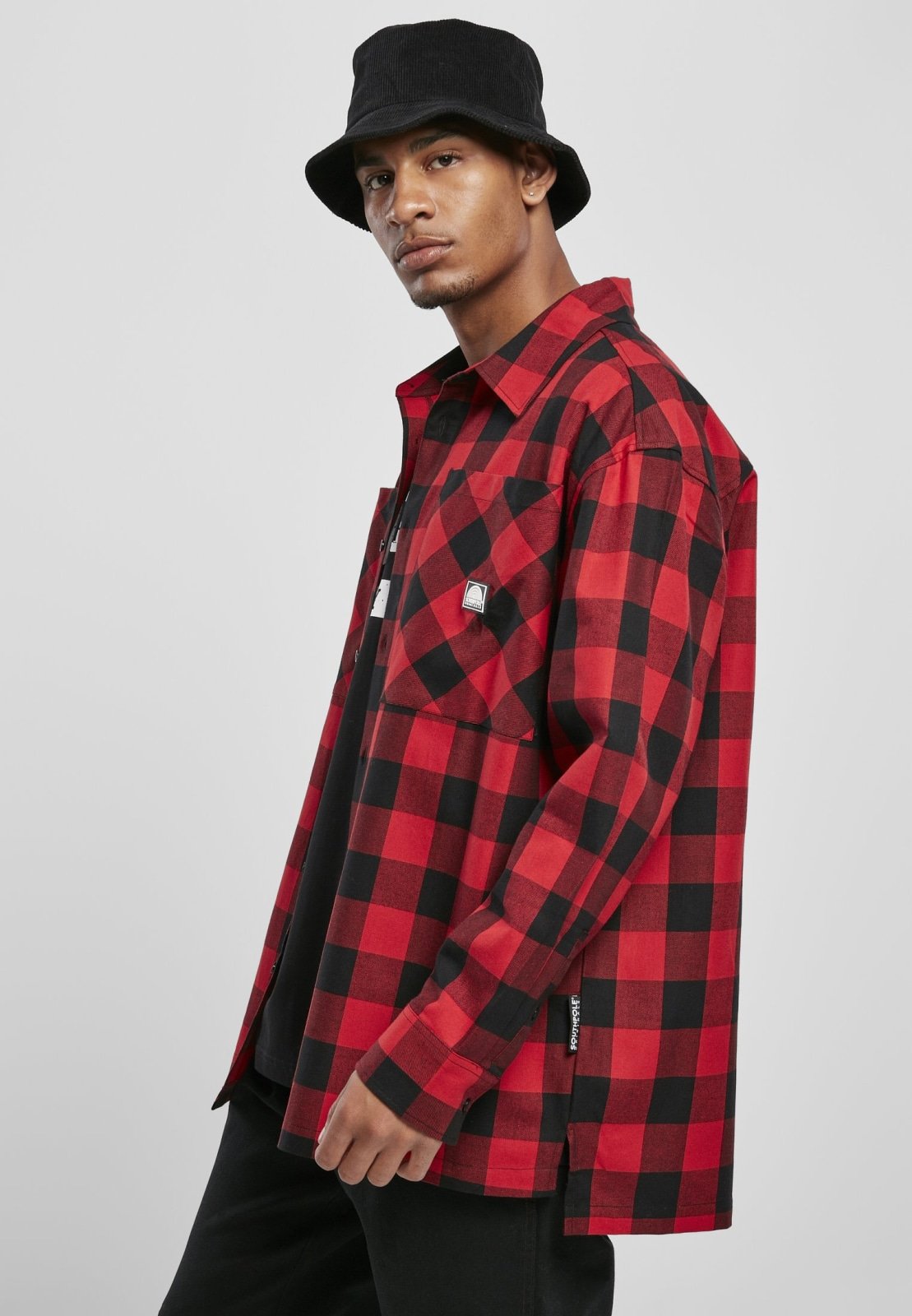 Men's oversized check flannel shirt in cotton with two chest pockets and button placket.