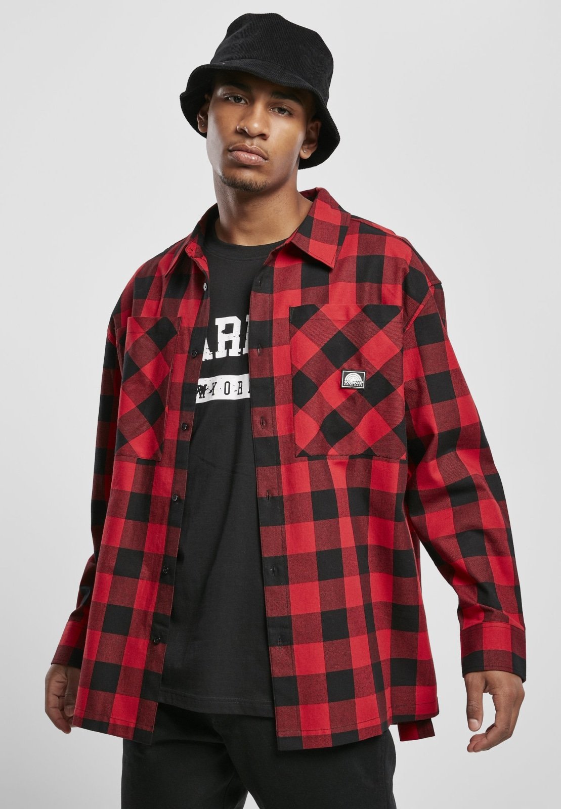 Men's oversized check flannel shirt in cotton with two chest pockets and button placket.