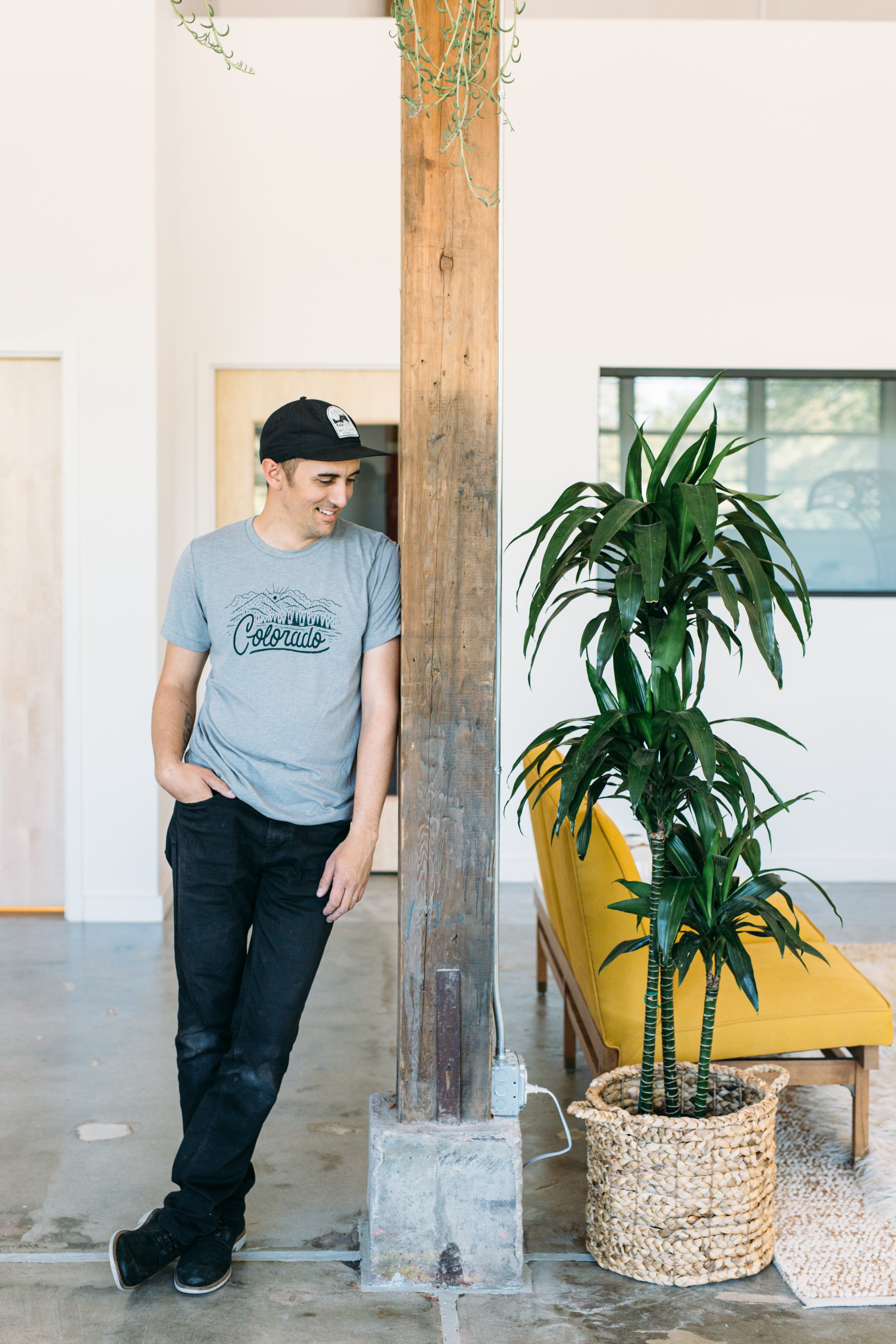 Athletic gray Colorado Tee featuring a forest green hand-lettered design of a Colorado landscape.