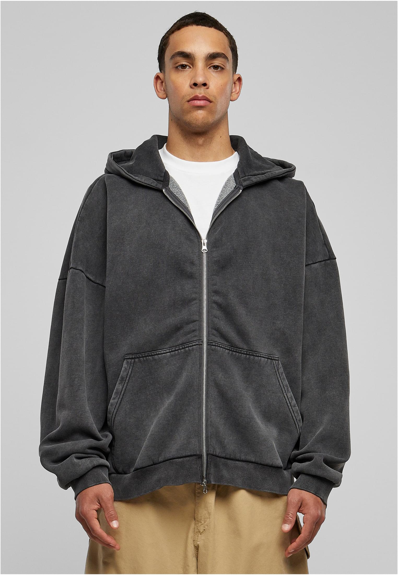 Heavy Stone Washed 90s Zip Hoodie featuring an oversized fit, kangaroo pocket, and metal zipper in a stylish stone wash finish.