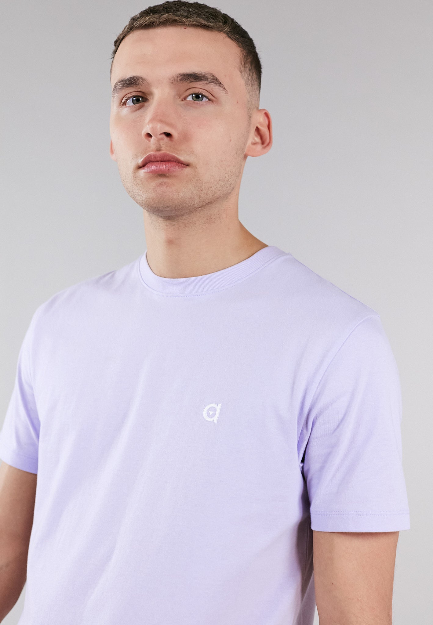 Lilac low carbon t-shirt made from 100% organic cotton, featuring a soft touch and altid embroidered logo.