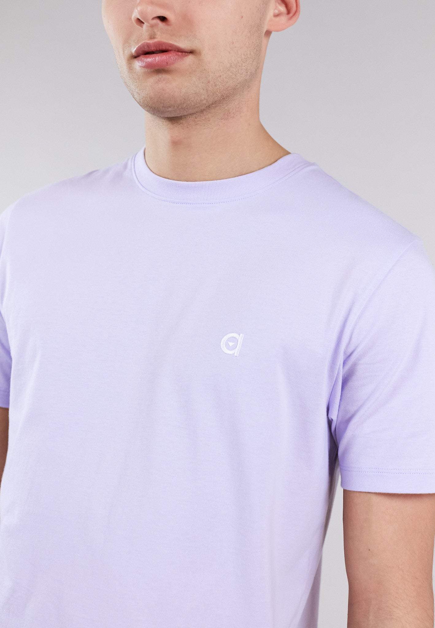 Lilac low carbon t-shirt made from 100% organic cotton, featuring a soft touch and altid embroidered logo.