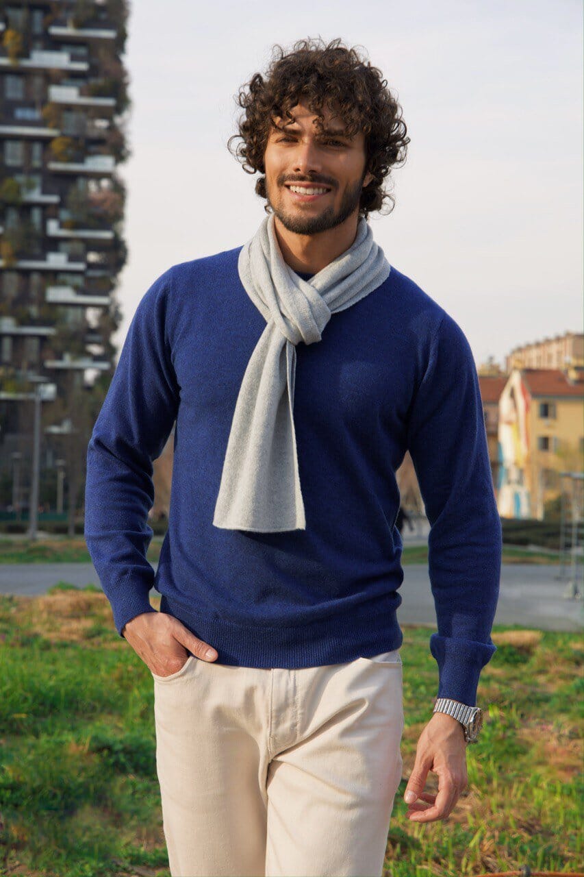 Maglia Cashmere Uomo Girocollo in 100% puro cashmere, elegante e confortevole, disponibile in diverse taglie e colori.