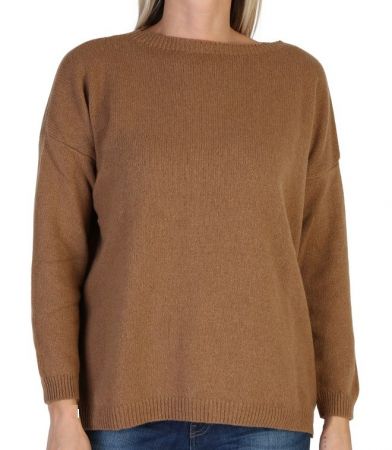 Maglia Donna Scollo Barca in Cashmere Rigenerato, design oversize e scollatura elegante, realizzata in Italia.