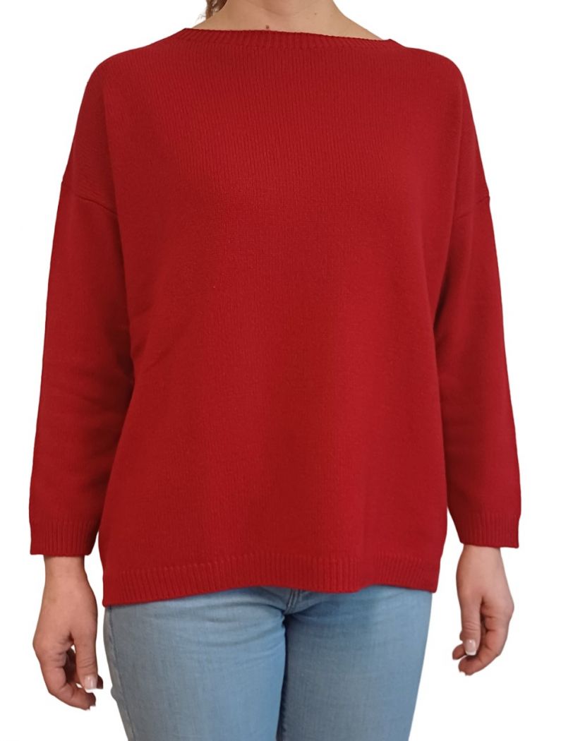 Maglia Donna Scollo Barca in Cashmere Rigenerato, design oversize e scollatura elegante, realizzata in Italia.