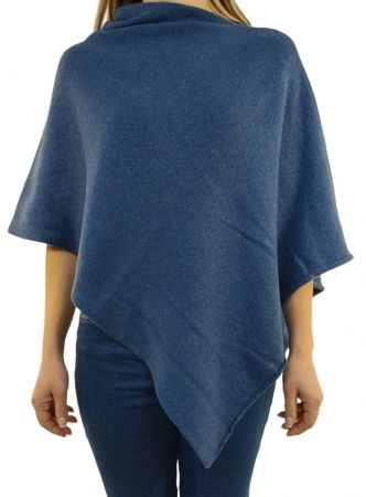 Mantella Donna in Cashmere Rigenerato, elegante poncho eco-friendly con design versatile e morbido, realizzato in Italia.