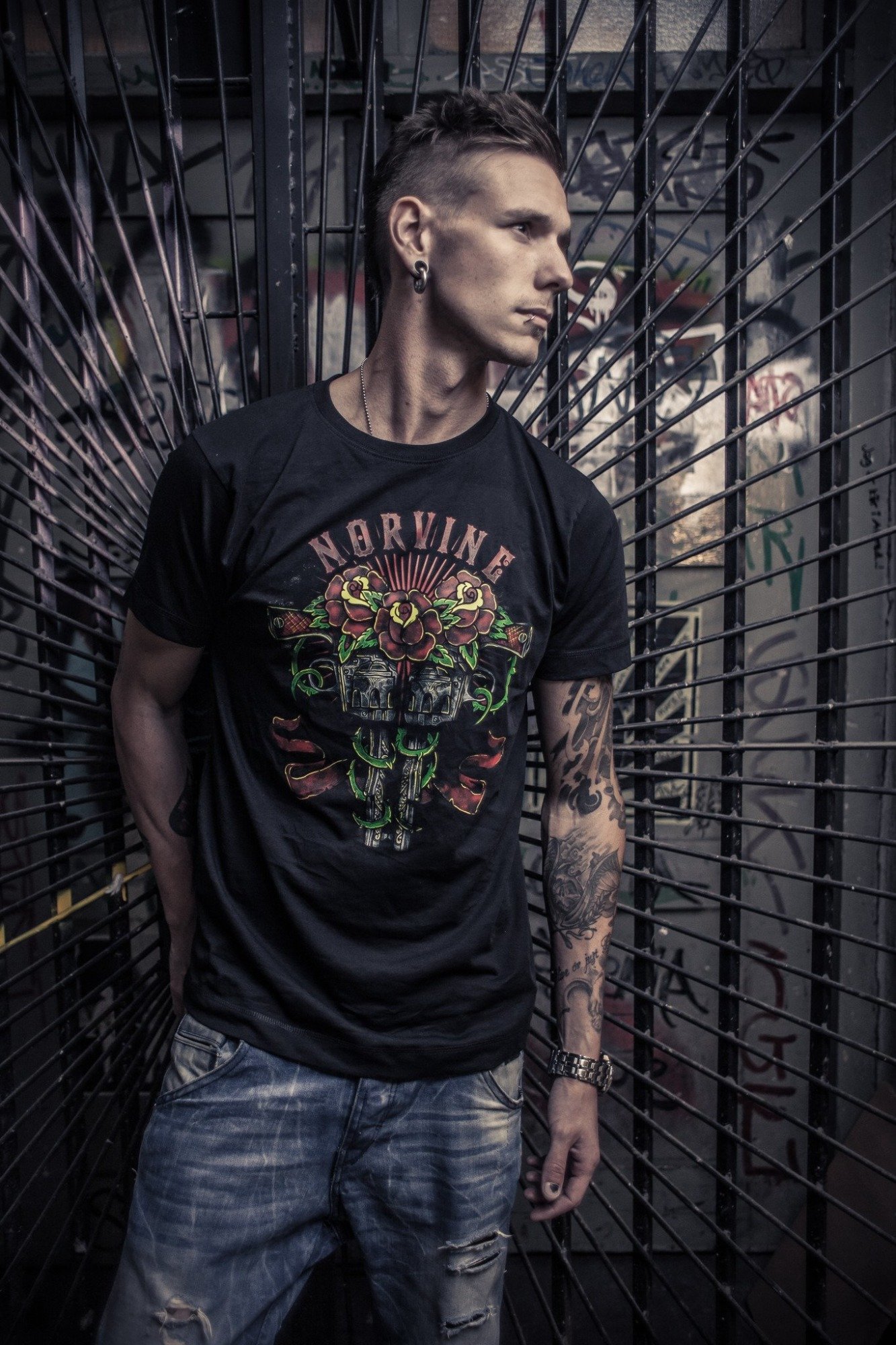 Norvine Oldskool Gunz Tee in black, made from 100% organic cotton, featuring a slim fit and Norvine logo on the back.