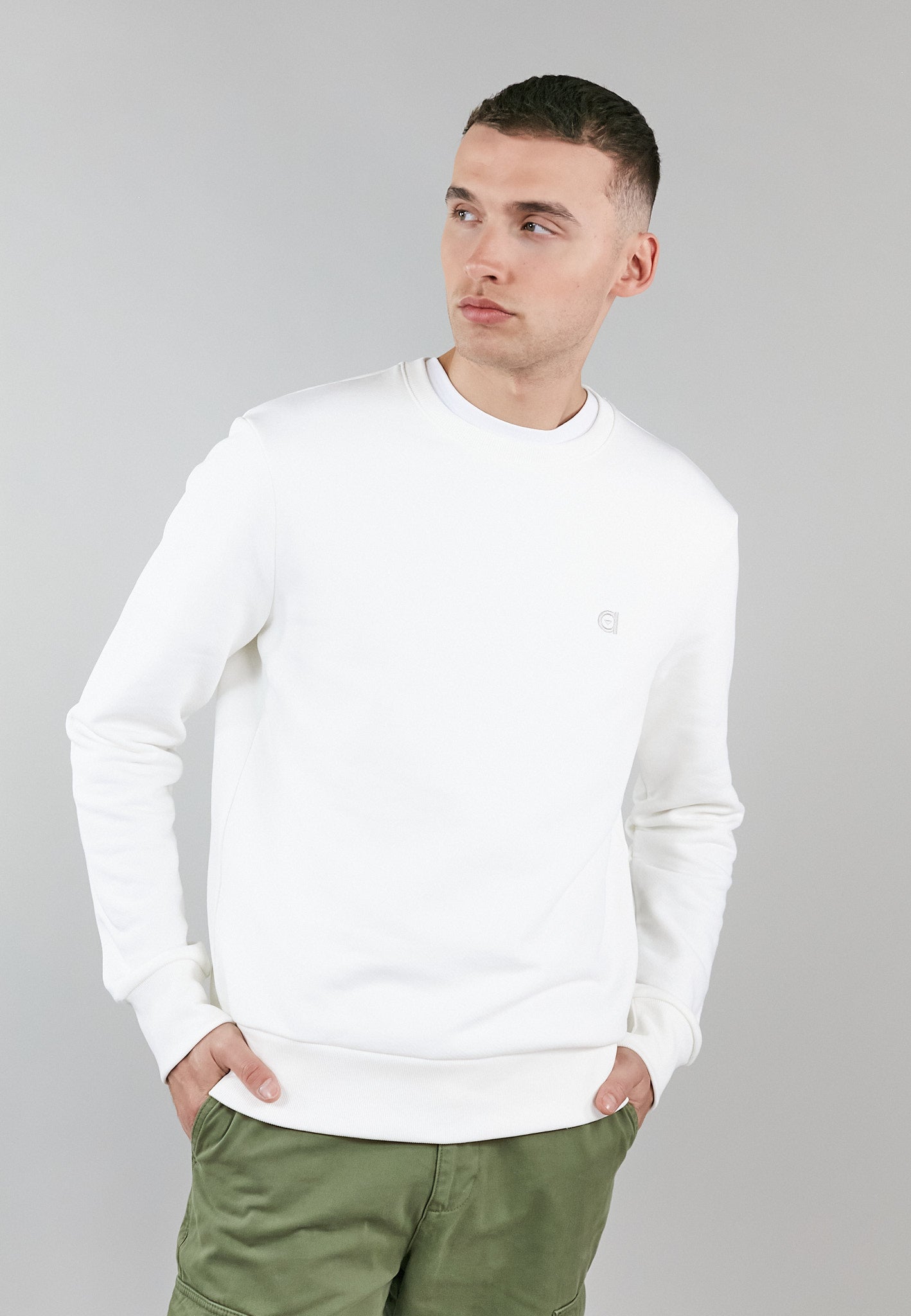 Off white crew neck sweatshirt made from 100% organic cotton, featuring an embroidered logo and a regular fit.