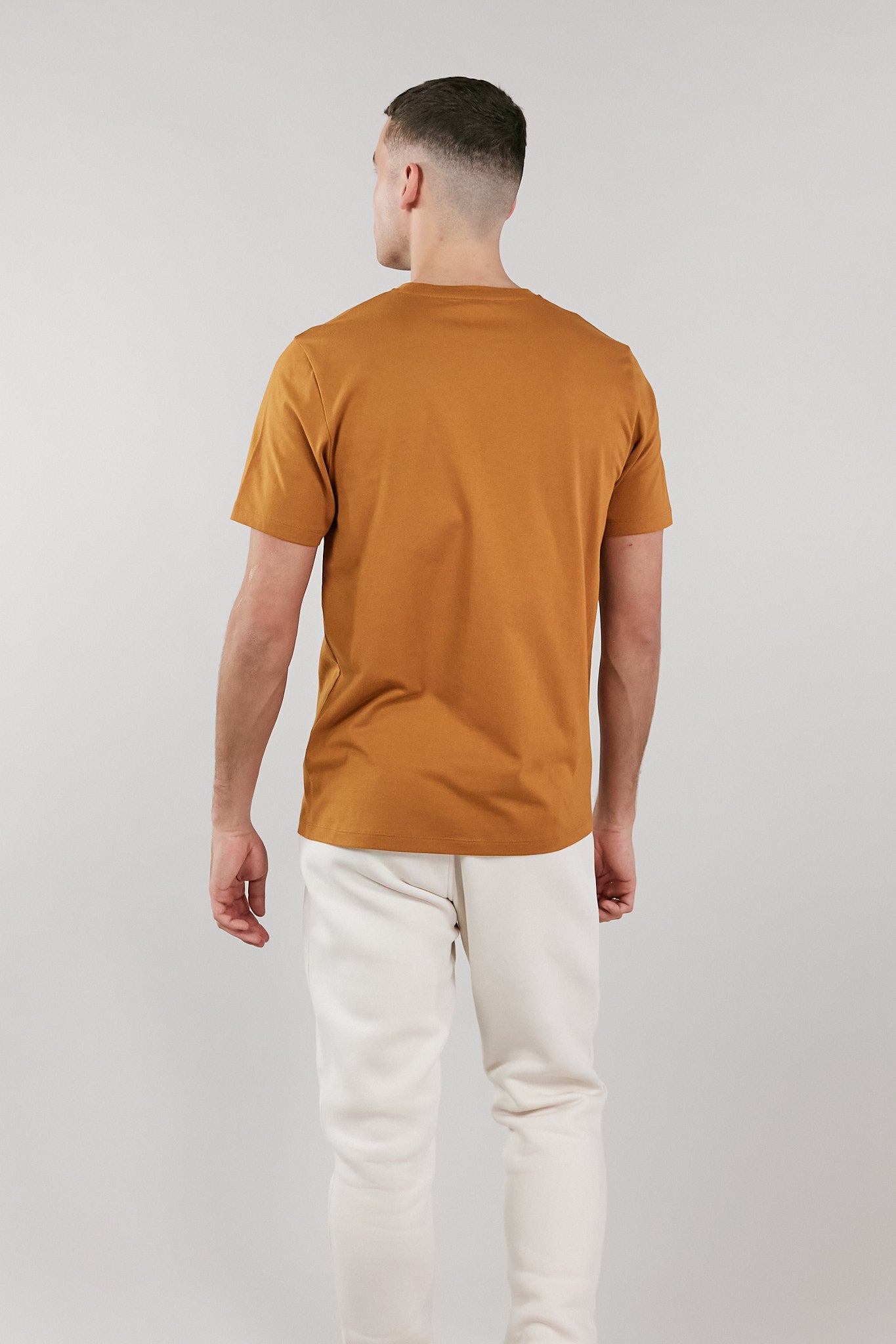 A rust low carbon t-shirt made from 100% organic cotton, featuring a regular fit and an embroidered altid logo.