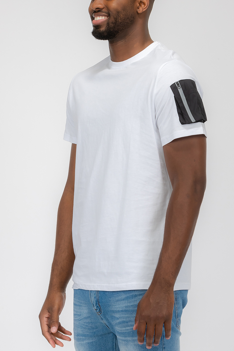 A stylish SLEEVE POUCH TEE made of 100% cotton featuring a zippered pocket on the left sleeve, perfect for casual wear.