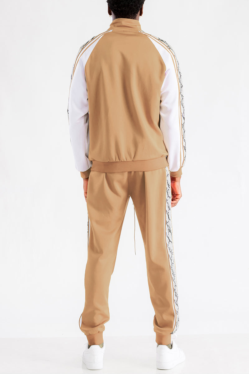 A stylish Snake Side Full Suit featuring a full zip jacket and zippered pockets, made from a comfortable polyester-spandex blend.