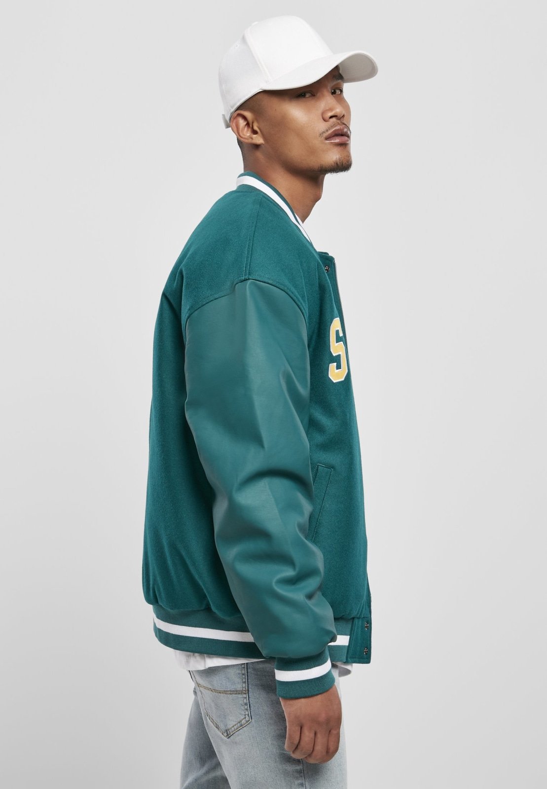 Men's Team Authentic Oldschool College Jacket featuring contrasting sleeves, embroidered branding, and sporty striped cuffs.