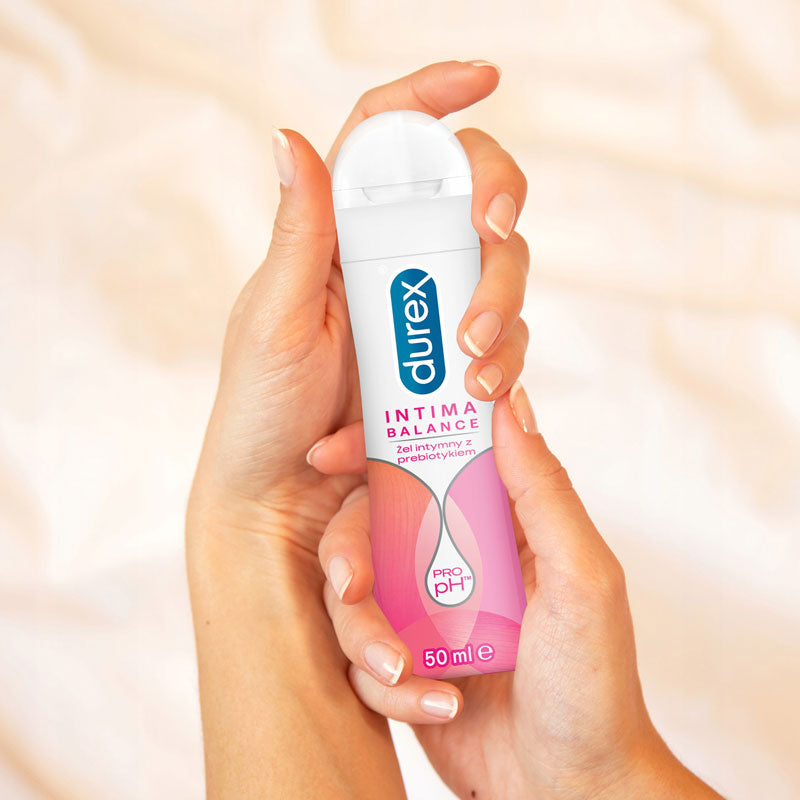 Durex Intima Balance PRO-pH 50 ml gel bottle with a smooth texture, designed for moisturizing and relieving vaginal dryness.