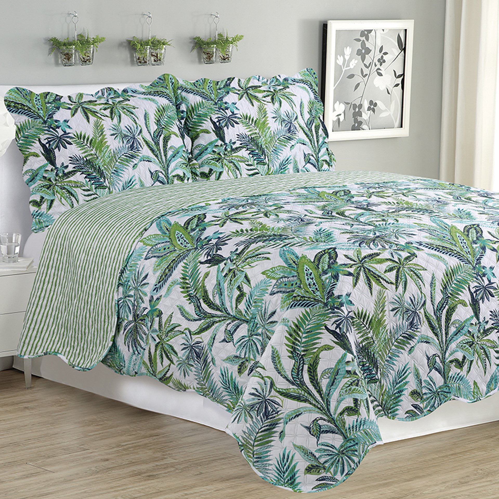 Melissa 3 Piece Quilt Set in Jungle Green, featuring a quilt and two matching pillow shams, showcasing a vibrant jungle green design.