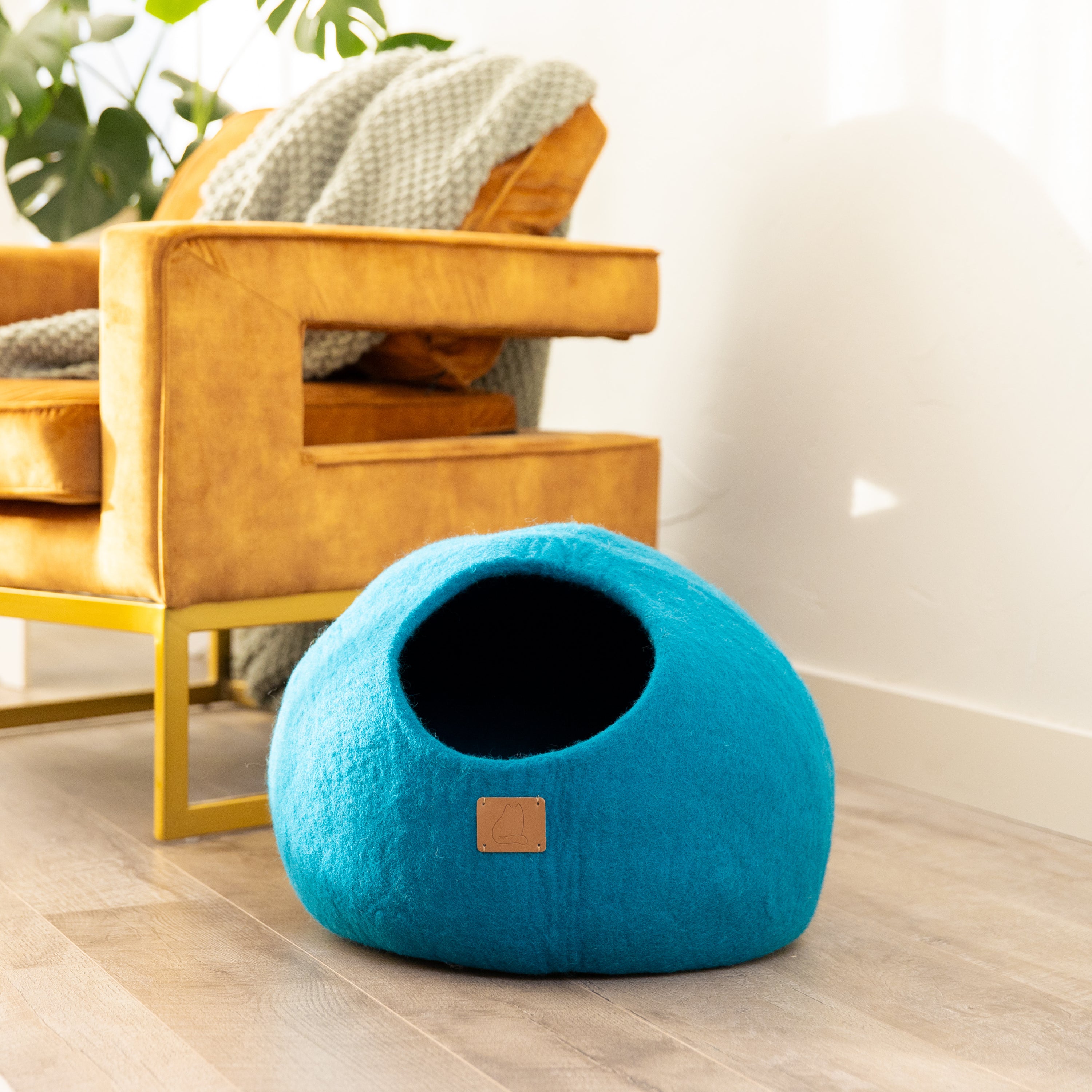 Ocean Blue Round Style Cave Bed made of luxurious felted wool, designed for cats, featuring a cozy peekaboo entrance and elegant round shape.