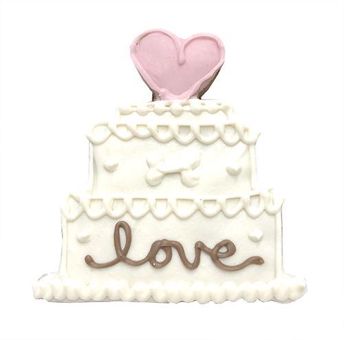 A beautifully decorated wedding cake favor, customizable with names and dates, made with natural ingredients and topped with yogurt coating.